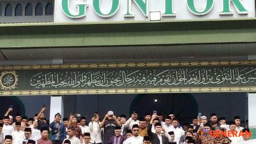 Penghormatan Terakhir: Ribuan Pelayat Padati Pemakaman Pimpinan Pondok Modern Gontor