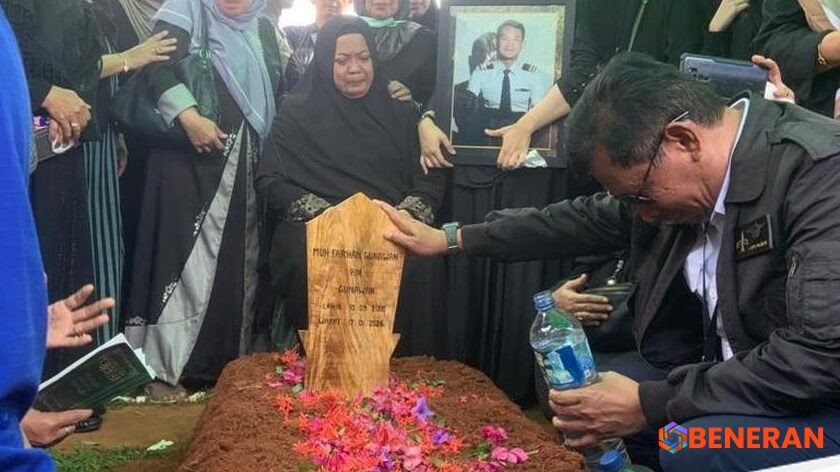 Prosesi Pemakaman Kopilot Farhan Gunawan Diwarnai Duka Mendalam di Gowa