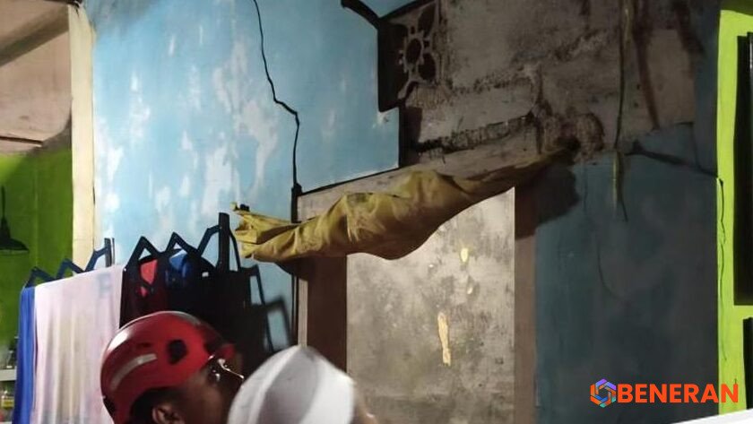 Sukamakmur Dilanda Tanah Bergerak, Tiga Rumah dan Jalan Utama Rusak