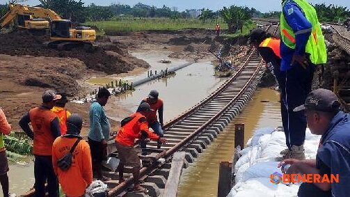 Banjir Lumpuhkan Jalur Kereta Karangjati-Gubug, Argo Bromo Anggrek Dialihkan