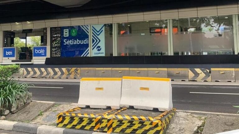 Jakarta Bergerak: Pembongkaran Tiang Monorel Mangkrak di Rasuna Said Dikebut
