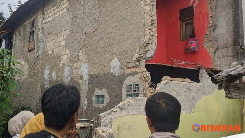 Bogor Diterjang Hujan Badai, Tiga Rumah Alami Kerusakan Serius