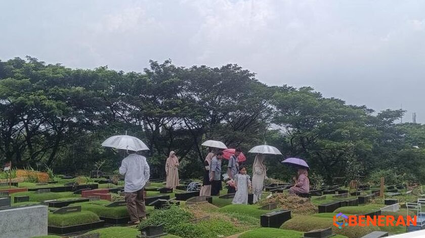 Ziarah Lebaran: TPU Tanah Kusir Padat, Lalu Lintas Tersendat