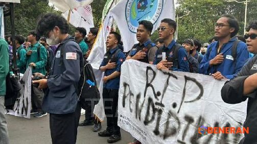 Aksi Mahasiswa Peringati Hardiknas: Tuntutan BEM SI Terhalang Menuju Istana