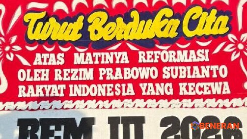 Protes Simbolis BEM UI: Karangan Bunga Duka Cita untuk Reformasi di Istana