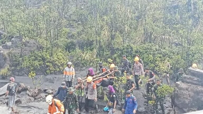Update: Jasad 2 WN Singapura Ditemukan Tertimbun Material Vulkanik Gunung Dukono