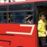 BEM UI Gelar Aksi di Bundaran HI, Mahasiswa Manfaatkan Angkutan Publik
