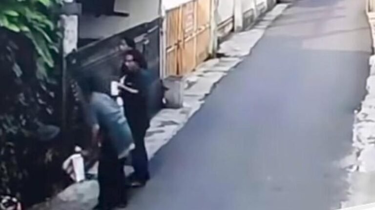 Kekecewaan Berujung Api: Pengamen Bakar Pagar Rumah Warga di Bekasi