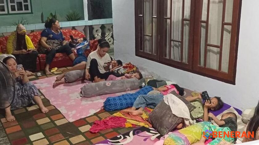 Palu Dihantui Gempa M 6,7: Warga Pilih Bertahan di Luar Rumah