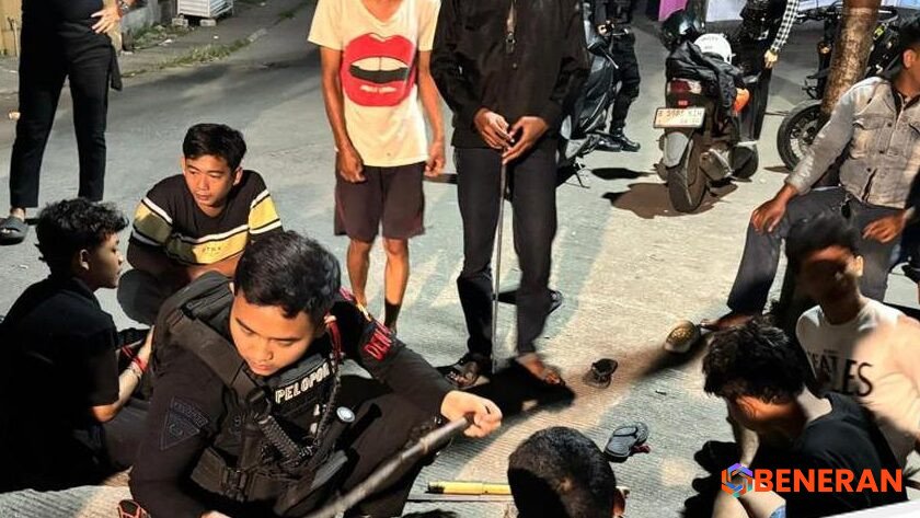 Polisi Gagalkan Tawuran di Bekasi: Dua Pemuda Ditangkap dengan Sajam